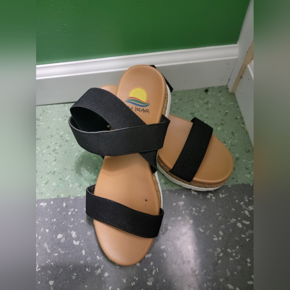 Maui Island Tan Sandals for Effortless Style and Comfort - Picture 3 of 4